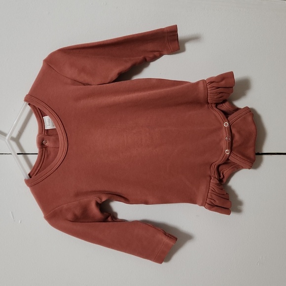 BUNDLE KQ Ruffle Legs - Picture 2 of 2